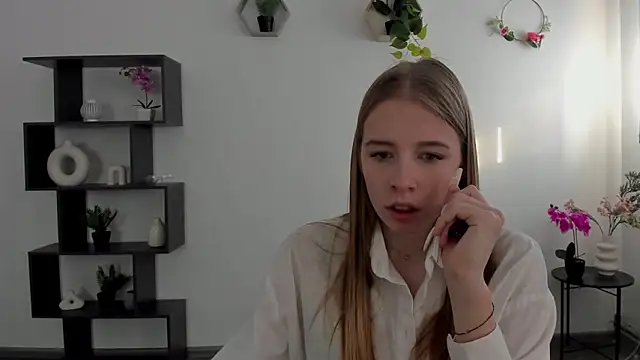Snapshot of AnnNorriss chatting on 03/09/25, 06:28 AnnNorriss online show from 03/09/25, 06:28