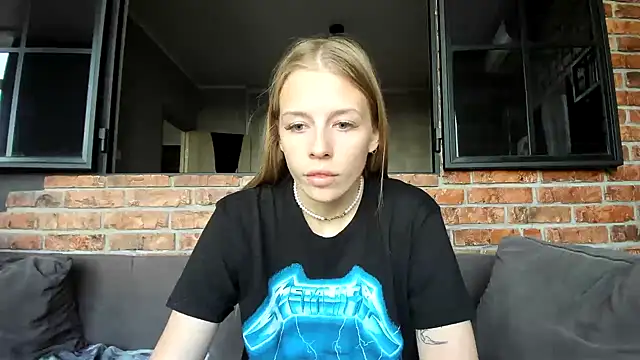 Snapshot of AnnNorriss chatting on 09/25/25, 03:07 AnnNorriss online show from 09/25/25, 03:07