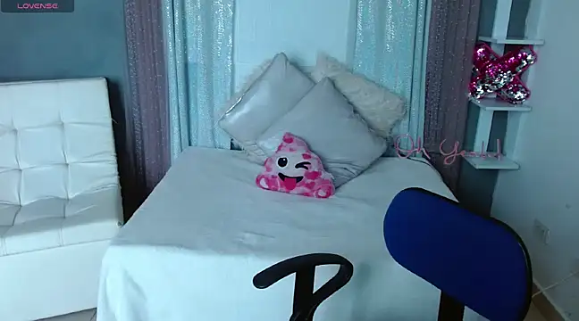 emily-777 online show from 02/17/25, 07:44