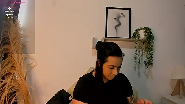 emily-777 online show from 11/11/25, 08:14