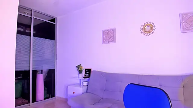 emily-777 online show from 12/18/25, 09:40