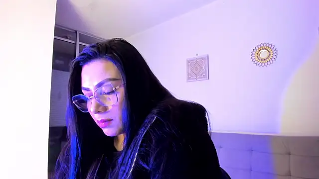 emily-777 online show from 12/16/25, 09:30