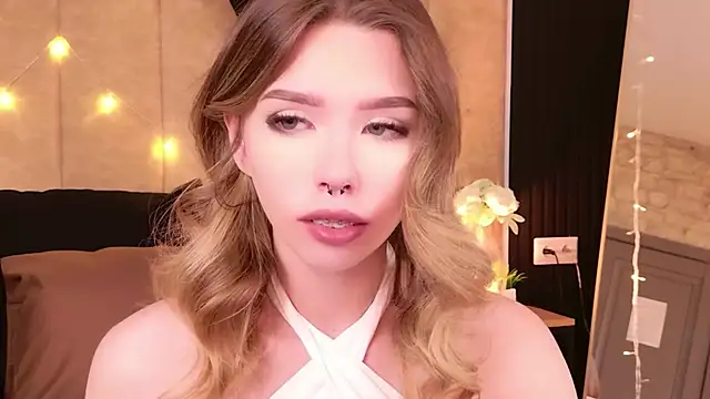 Sierra Fane online show from 12/05/25, 10:36