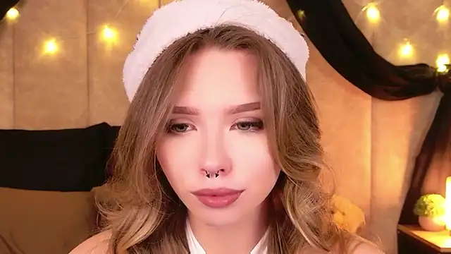 Sierra Fane online show from 12/22/25, 10:48