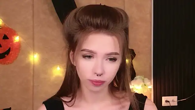 Sierra Fane online show from 11/03/25, 06:18