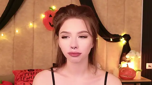 Sierra Fane online show from 10/24/25, 06:12