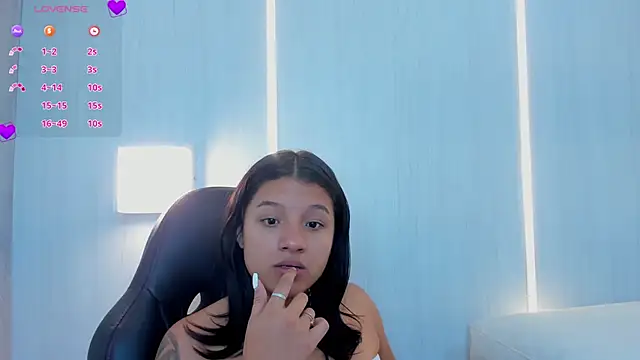 nahomi blade online show from 03/10/25, 04:28