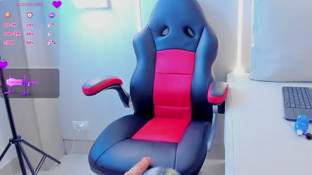 nahomi blade online show from 02/24/25, 12:16