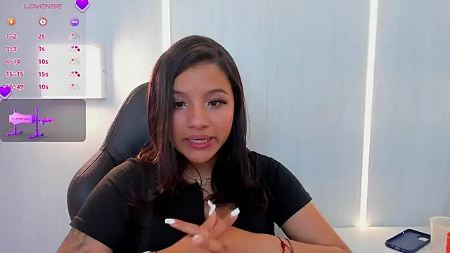 nahomi blade online show from 03/08/25, 02:30