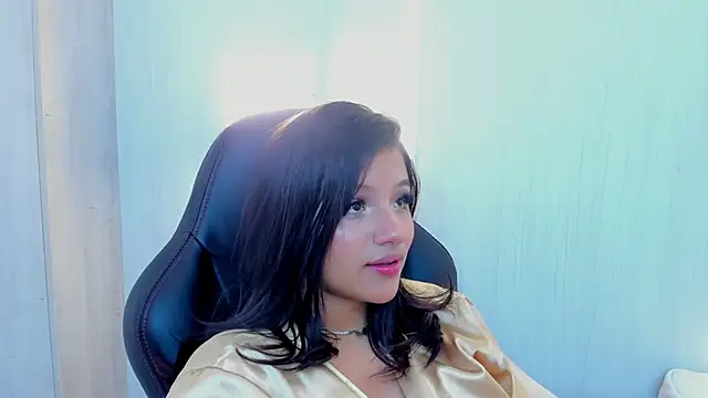 nahomi blade online show from 03/08/25, 07:16