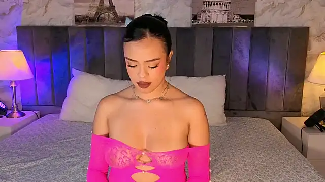LiaHilton2 online show from 11/18/25, 02:31