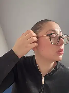 Snapshot of May_Alisa chatting on 11/04/25, 10:08 May Alisa online show from 11/04/25, 10:08