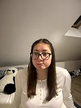 Snapshot of May_Alisa chatting on 10/10/25, 05:14 May Alisa online show from 10/10/25, 05:14