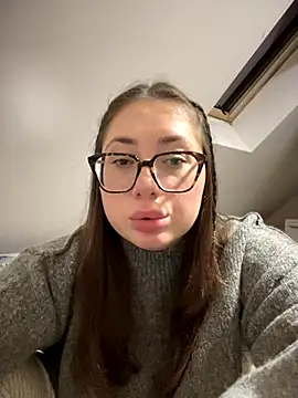 Snapshot of May_Alisa chatting on 10/08/25, 07:03 May Alisa online show from 10/08/25, 07:03