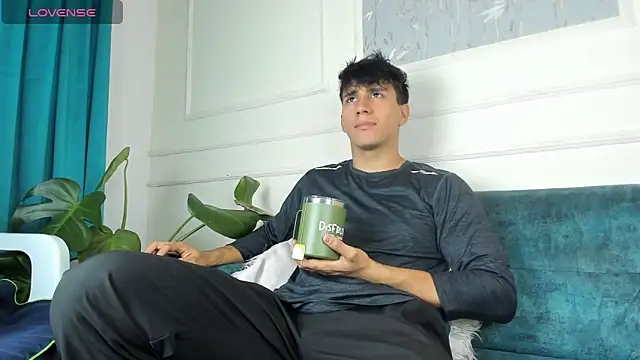 Allex Cano online show from 12/17/25, 01:16