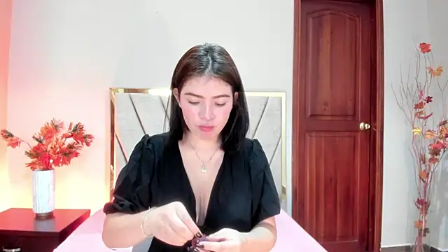 Zamira Taylor online show from 04/13/26, 08:24