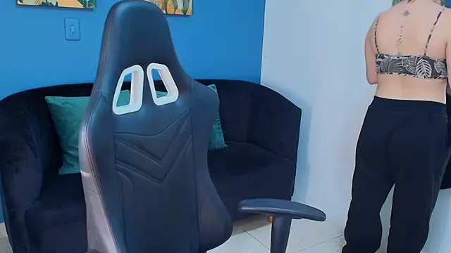 Zamira Taylor online show from 11/12/25, 03:32