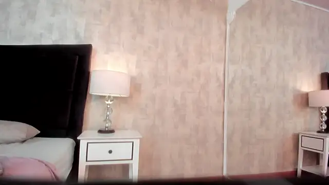 Snapshot of NahomyCarther chatting on 11/15/25, 04:49 NahomyCarther online show from 11/15/25, 04:49