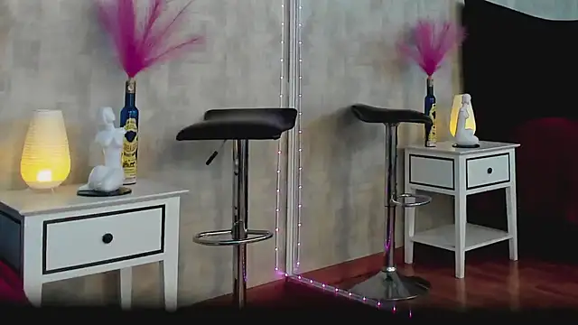 NahomyCarther online show from 04/13/26, 11:09