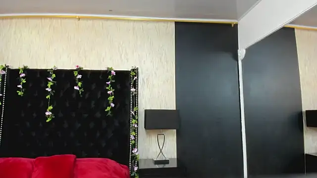 Snapshot of NahomyCarther chatting on 11/24/25, 04:01 NahomyCarther online show from 11/24/25, 04:01