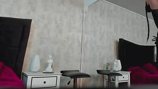 NahomyCarther online show from 04/08/26, 11:06