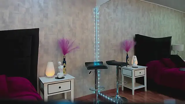 NahomyCarther online show from 04/15/26, 11:27