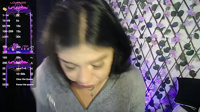 Snapshot of aron_and_paula chatting on 03/04/25, 05:11 aron and paula online show from 03/04/25, 05:11