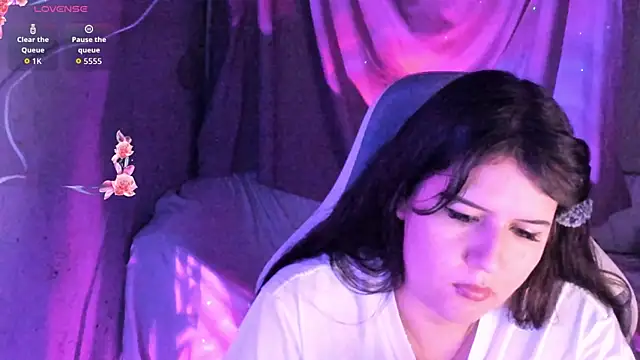 Snapshot of brii69 chatting on 10/19/25, 05:21 brii69 online show from 10/19/25, 05:21
