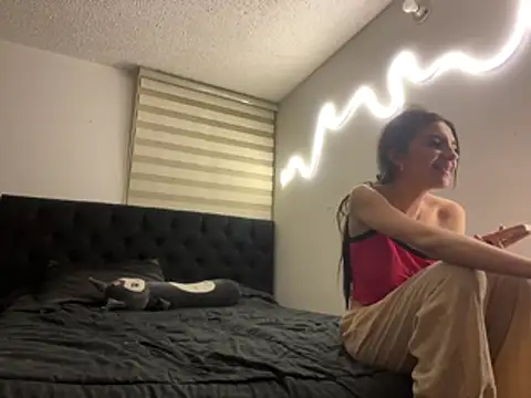 DesireLuxe online show from 03/05/26, 08:00