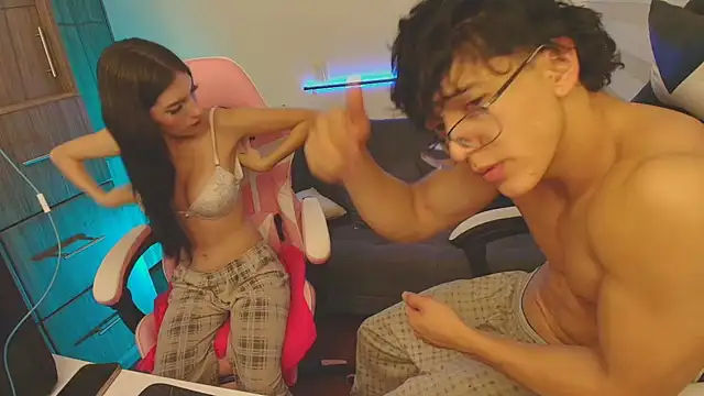 DesireLuxe online show from 10/23/25, 07:18