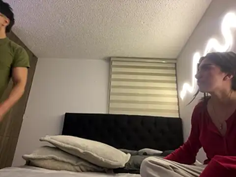 DesireLuxe online show from 04/15/26, 06:30