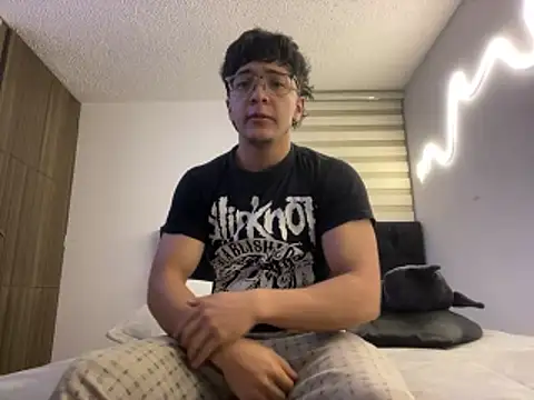 DesireLuxe online show from 04/13/26, 09:24