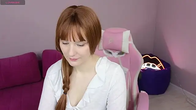 Snapshot of KristinMoore chatting on 11/08/25, 08:18 KristinMoore online show from 11/08/25, 08:18