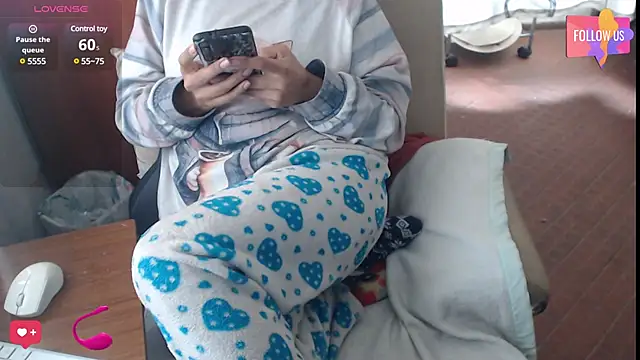 Snapshot of Sexyqueen_mature_ chatting on 03/11/25, 02:51 Sexyqueen mature online show from 03/11/25, 02:51