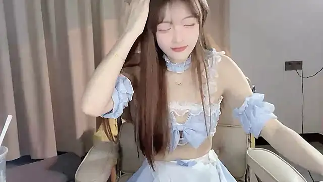 Snapshot of Annnnqi-77 chatting on 03/19/25, 10:22 Annnnqi-77 online show from 03/19/25, 10:22
