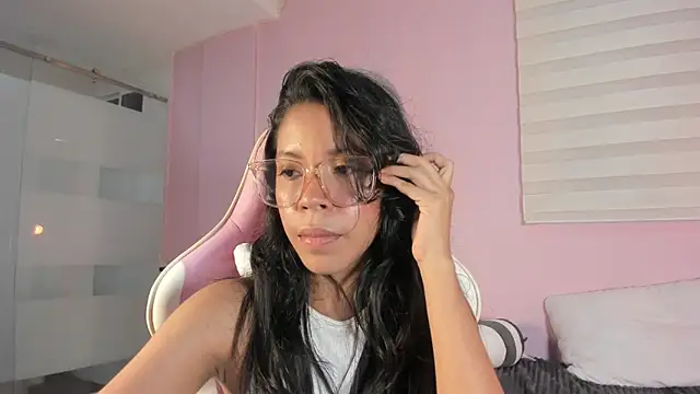 Snapshot of emily_sweett24 chatting on 03/15/25, 03:16 emily sweett24 online show from 03/15/25, 03:16