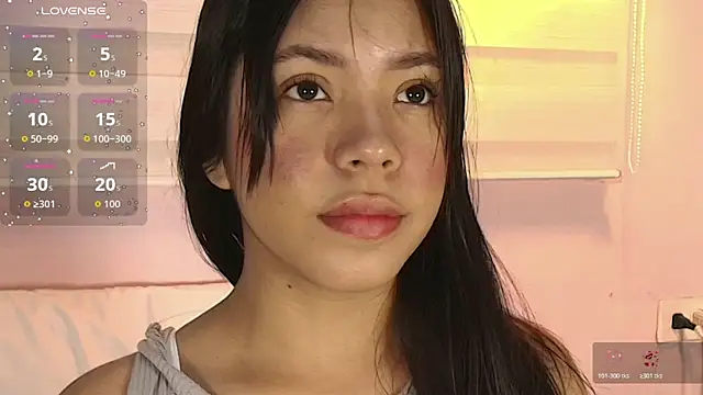 Snapshot of emily_sweett24 chatting on 11/26/25, 12:27 emily sweett24 online show from 11/26/25, 12:27