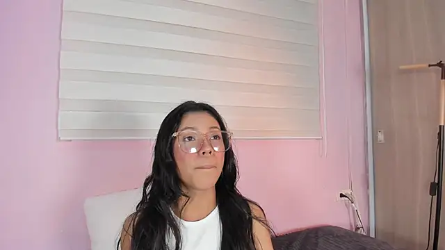Snapshot of emily_sweett24 chatting on 03/15/25, 12:13 emily sweett24 online show from 03/15/25, 12:13