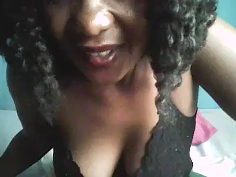 Snapshot of perfectionist chatting on 03/04/25, 11:19 perfectionist online show from 03/04/25, 11:19