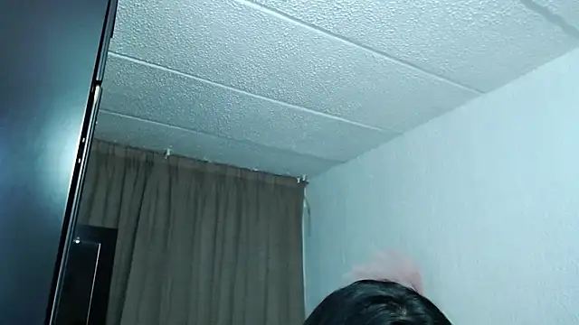 Snapshot of EngelCristaly chatting on 10/15/25, 05:06 EngelCristaly online show from 10/15/25, 05:06