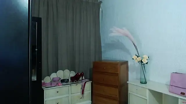 Snapshot of EngelCristaly chatting on 09/27/25, 07:14 EngelCristaly online show from 09/27/25, 07:14