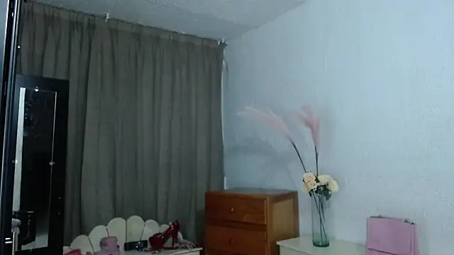 Snapshot of EngelCristaly chatting on 09/29/25, 03:24 EngelCristaly online show from 09/29/25, 03:24