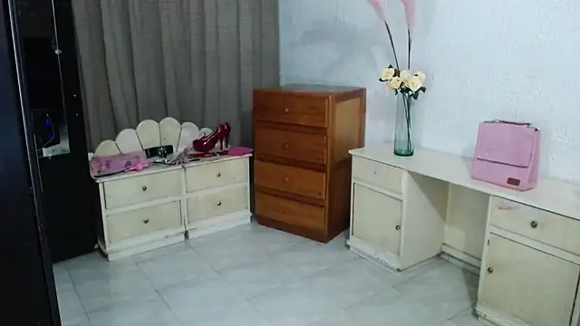 Snapshot of EngelCristaly chatting on 10/03/25, 07:21 EngelCristaly online show from 10/03/25, 07:21