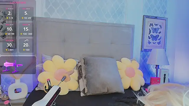 Carlaguzman  online show from 12/03/25, 03:22