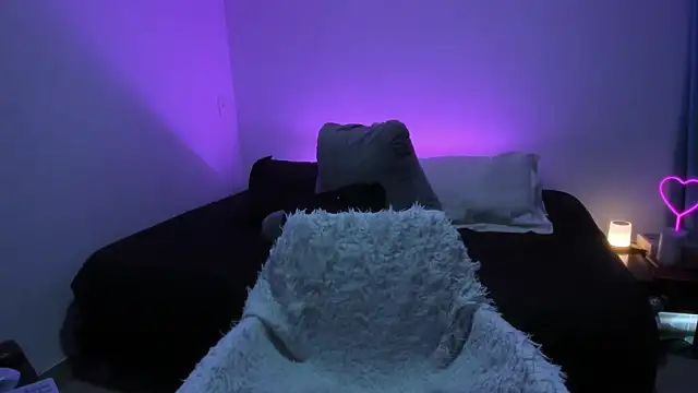 Snapshot of _lucianapalmer chatting on 11/23/25, 03:11 lucianapalmer online show from 11/23/25, 03:11