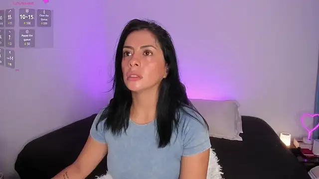 Snapshot of _lucianapalmer chatting on 11/26/25, 01:11 lucianapalmer online show from 11/26/25, 01:11