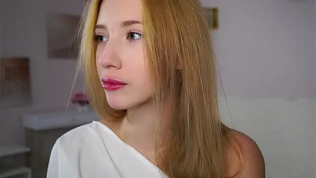 SunnivaCovil online show from 12/03/25, 02:49