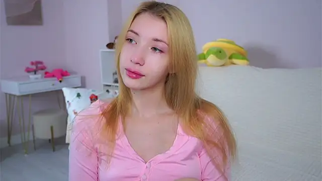 SunnivaCovil online show from 02/12/26, 02:39
