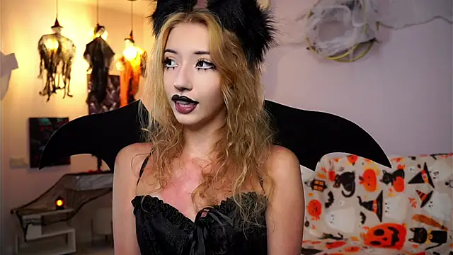 SunnivaCovil online show from 10/30/25, 02:04