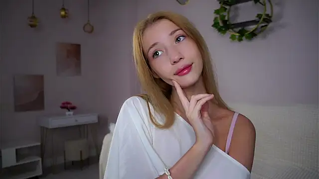 SunnivaCovil online show from 10/20/25, 01:33